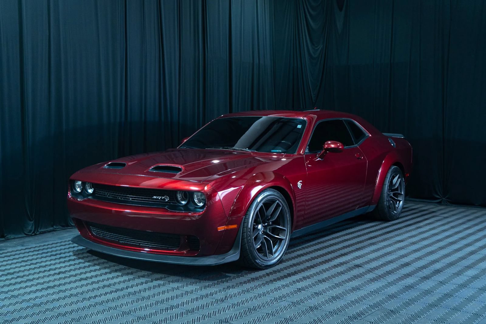 Used 2019 Dodge Challenger SRT Hellcat w/ Widebody Package RWD image 3