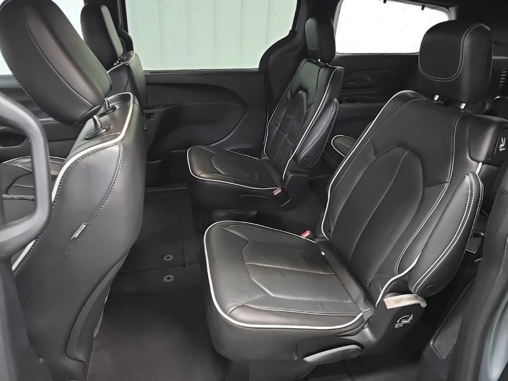 Used 2022 Chrysler Pacifica Limited w/ S Appearance Package image 32