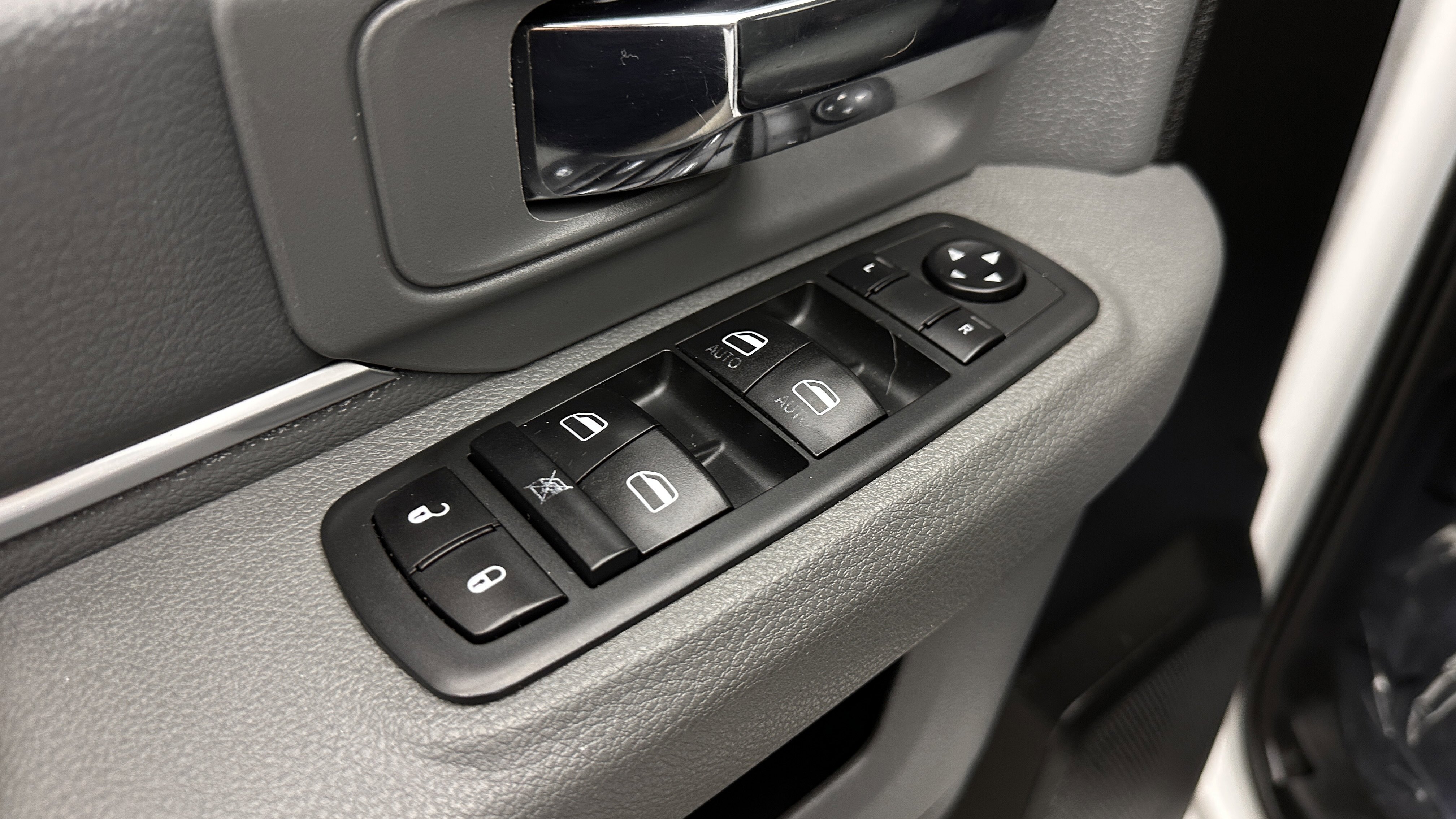 Used 2020 RAM 1500 Classic SLT image 11