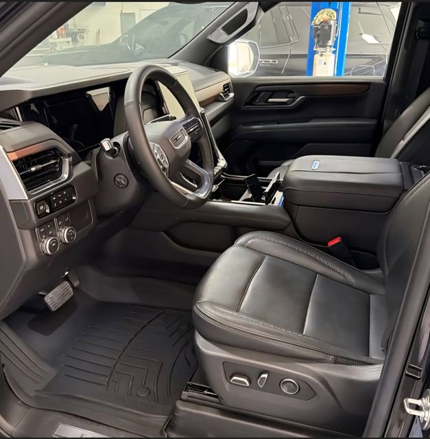Used 2025 GMC Yukon XL Denali image 16