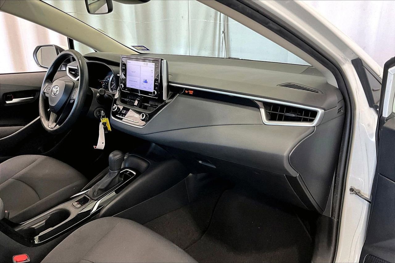 Used 2021 Toyota Corolla LE FWD image 28