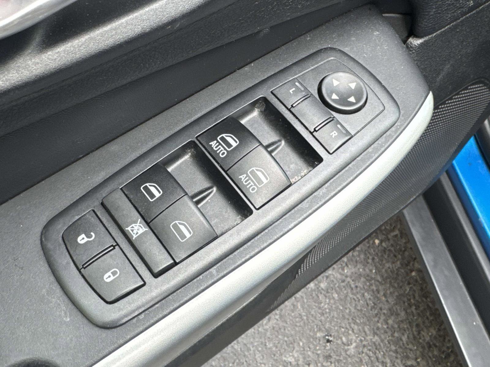 Used 2017 Jeep Cherokee Trailhawk image 16