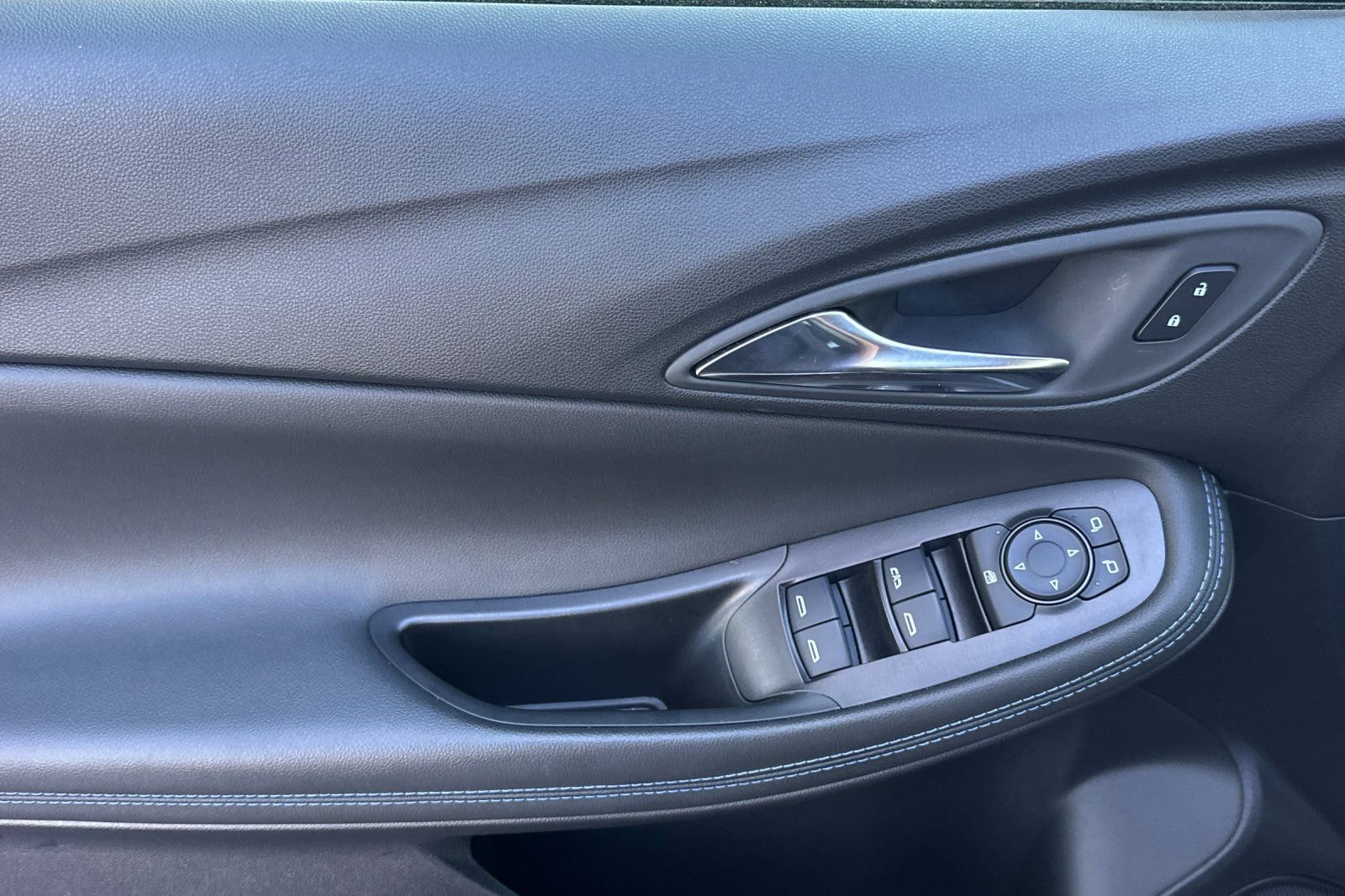 Used 2026 Buick Encore GX Sport Touring w/ Comfort Package image 11