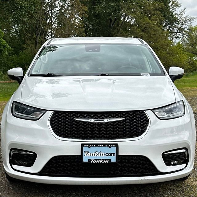 Used 2023 Chrysler Pacifica Touring-L FWD image 3