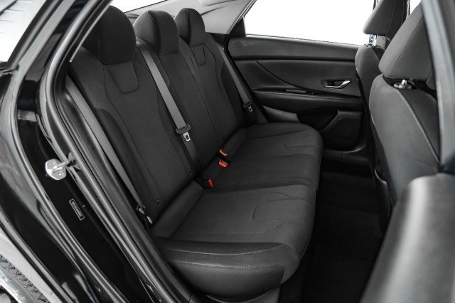 Used 2021 Hyundai Elantra SE w/ Cargo Package image 31