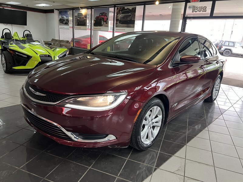 Used 2015 Chrysler 200 Limited w/ Convenience Group FWD image 1