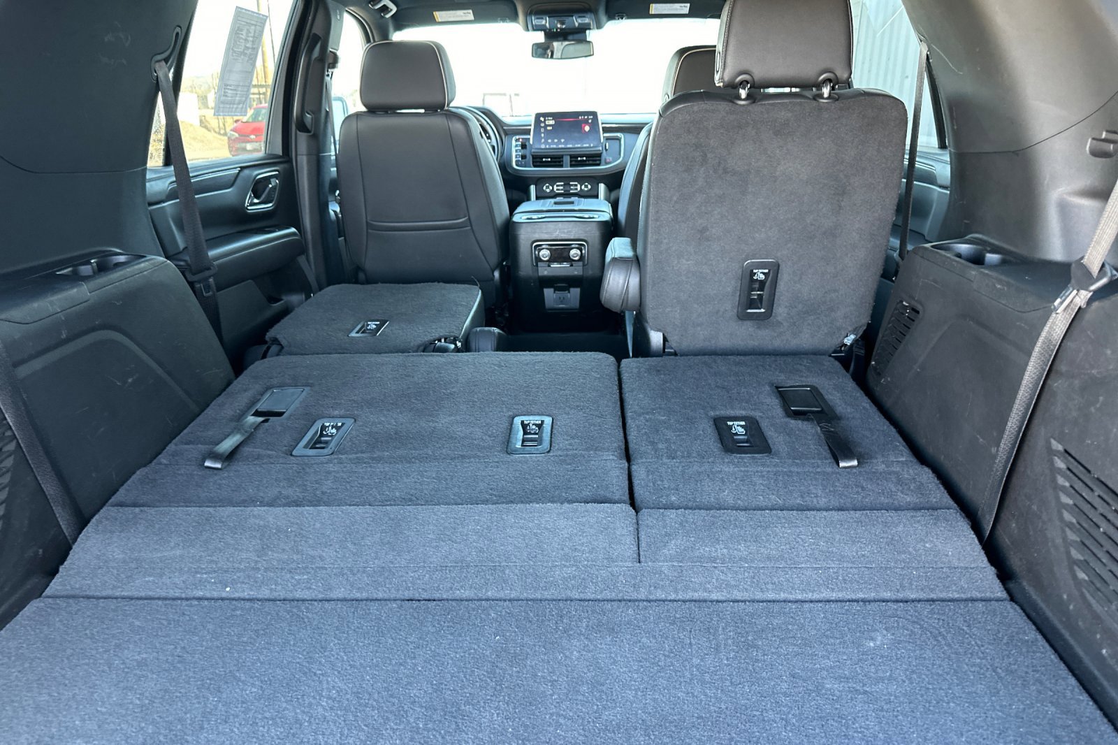 Used 2023 GMC Yukon SLT AWD/4WD image 16