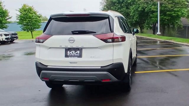 Used 2023 Nissan Rogue SV w/ SV Premium B Package AWD/4WD image 2
