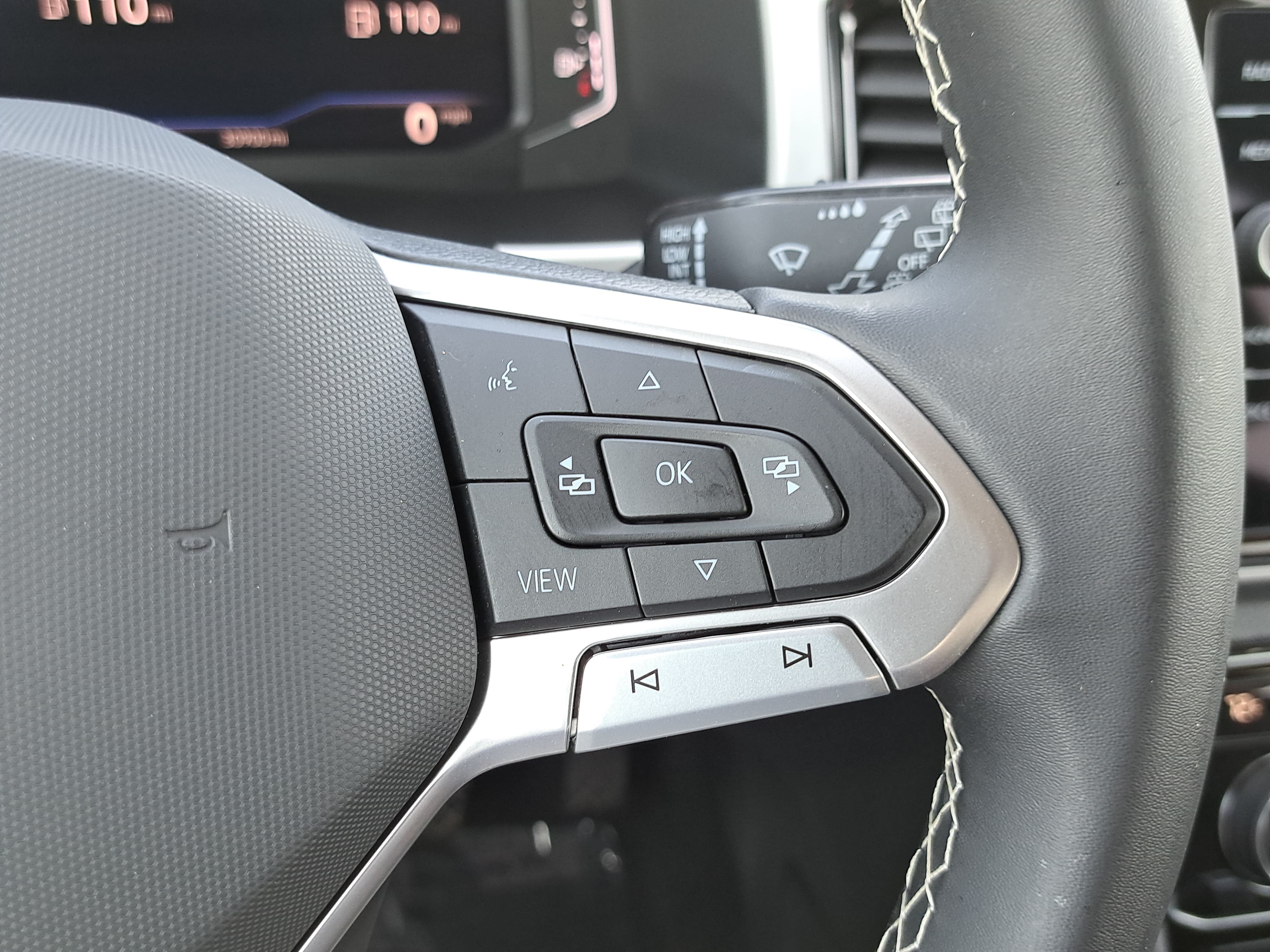 Used 2023 Volkswagen Atlas SE AWD/4WD image 18