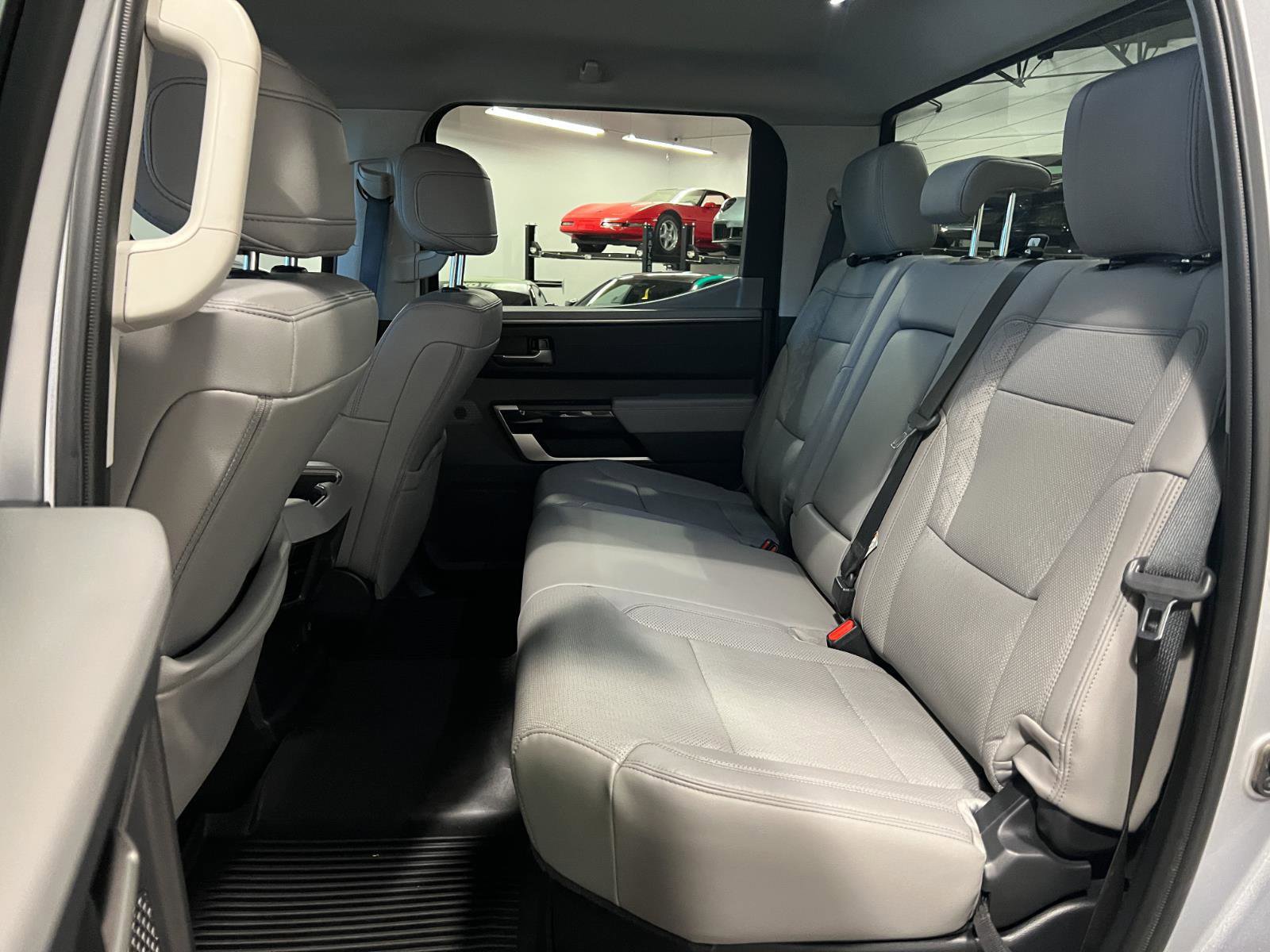 Used 2024 Toyota Tundra Limited AWD/4WD image 29