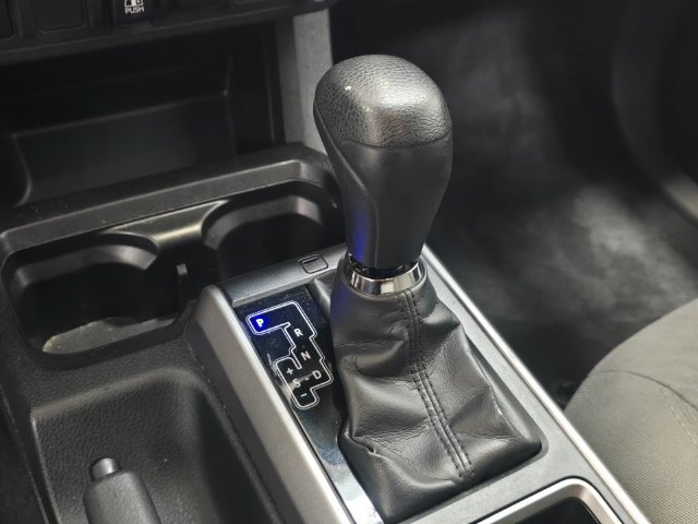 Used 2020 Toyota Tacoma SR5 RWD image 18