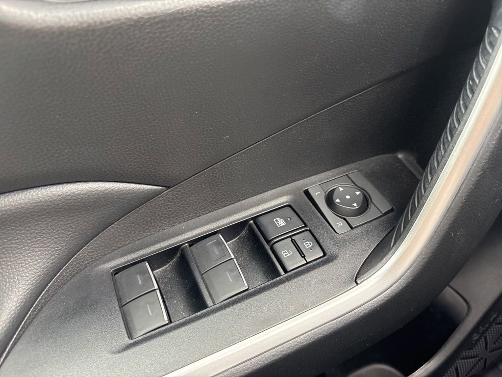 Used 2022 Toyota RAV4 XLE FWD image 22