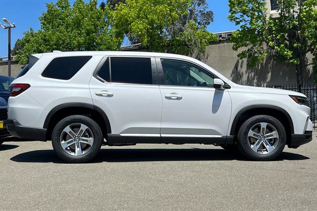 New 2025 Honda Pilot EX-L image 3