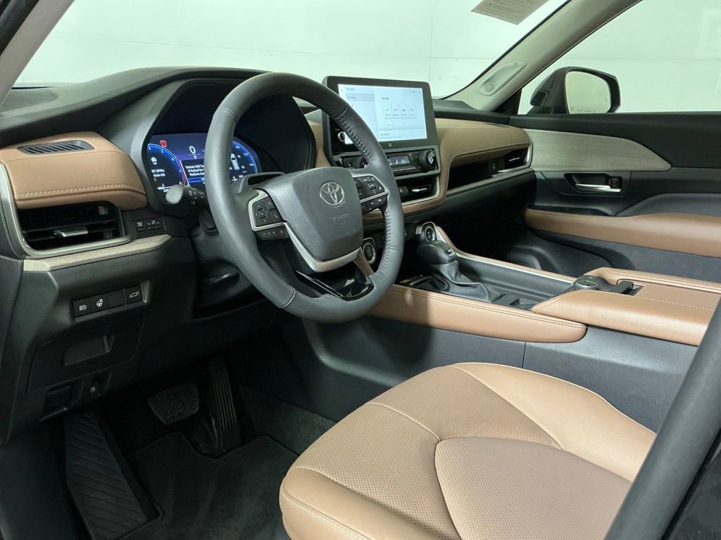 Used 2025 Toyota Grand Highlander AWD image 18