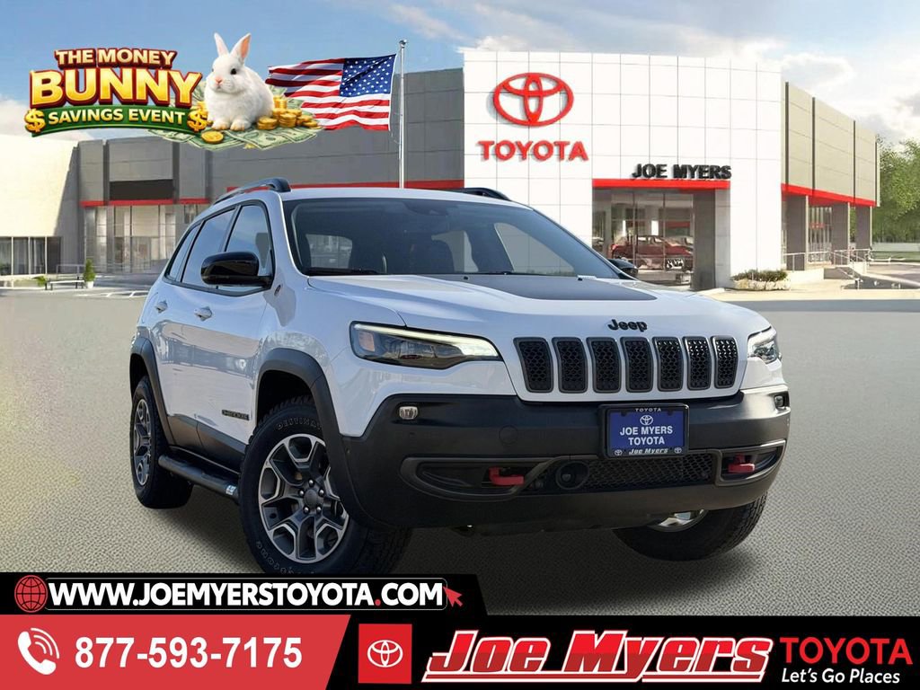 Used 2023 Jeep Cherokee Trailhawk w/ Trailer Tow Group AWD/4WD image 1
