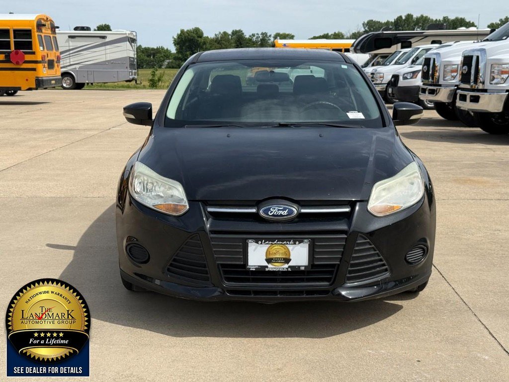 Used 2014 Ford Focus SE w/ SE Winter Package FWD image 2