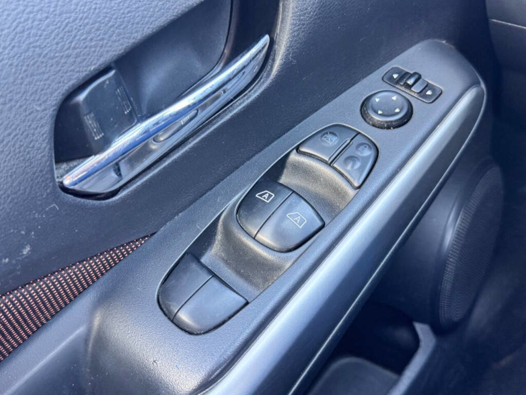 Used 2018 Nissan Kicks SR image 20