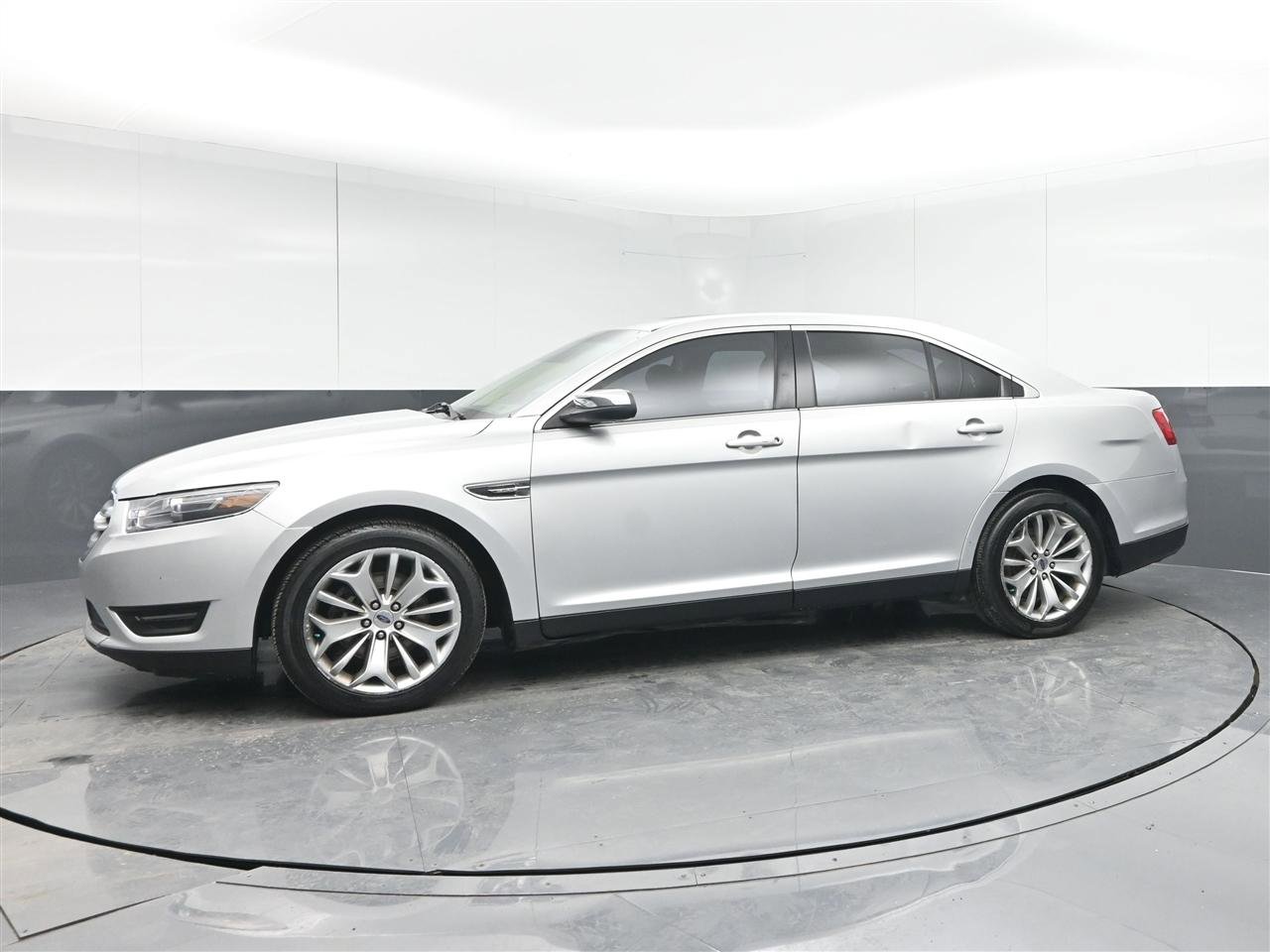 Used 2018 Ford Taurus Limited FWD image 8