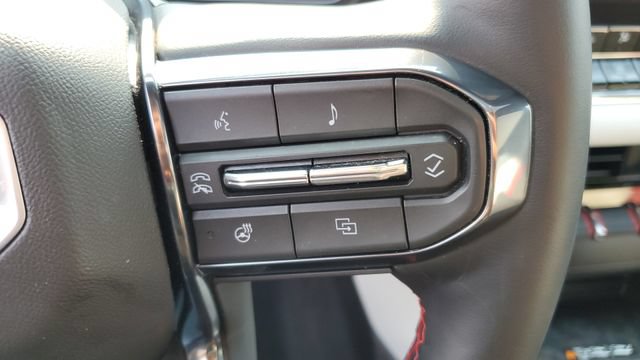 Used 2024 GMC Canyon AT4X AWD/4WD image 10