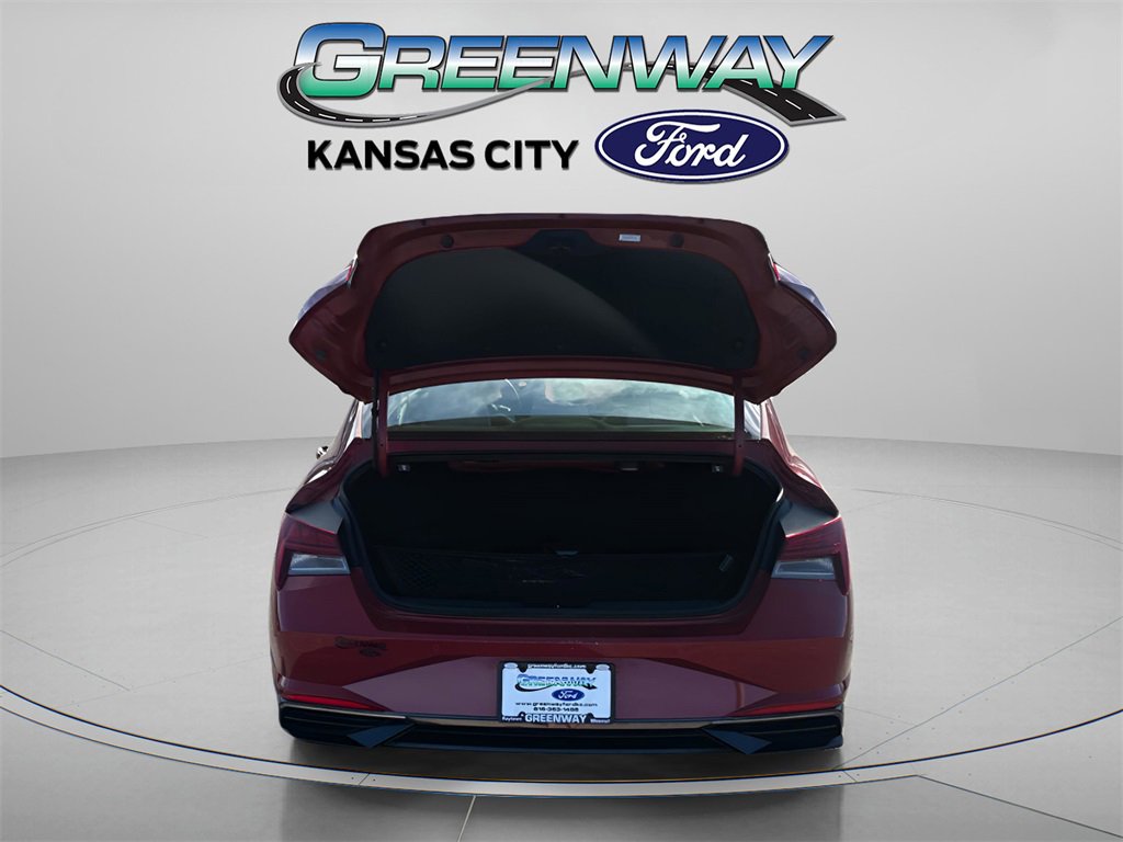 Used 2023 Hyundai Elantra Limited w/ Cargo Package image 7