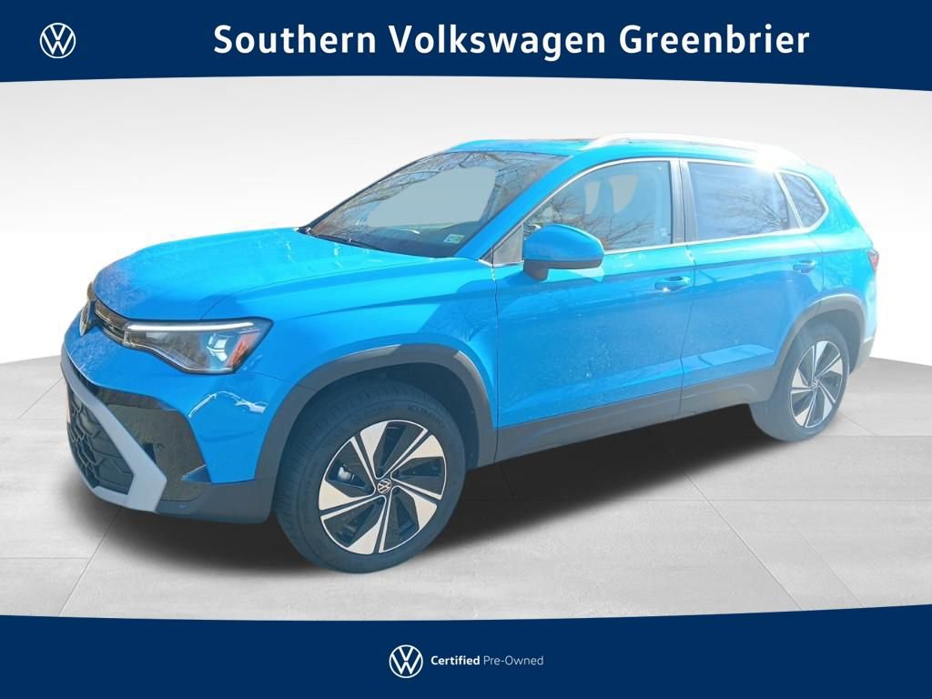 Used 2025 Volkswagen Taos SE w/ Panoramic Sunroof Package