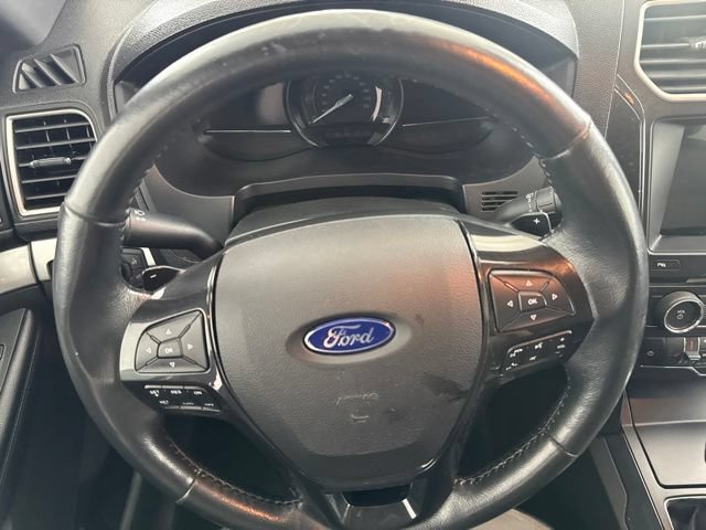 Used 2017 Ford Explorer XLT w/ Equipment Group 202A AWD/4WD image 23