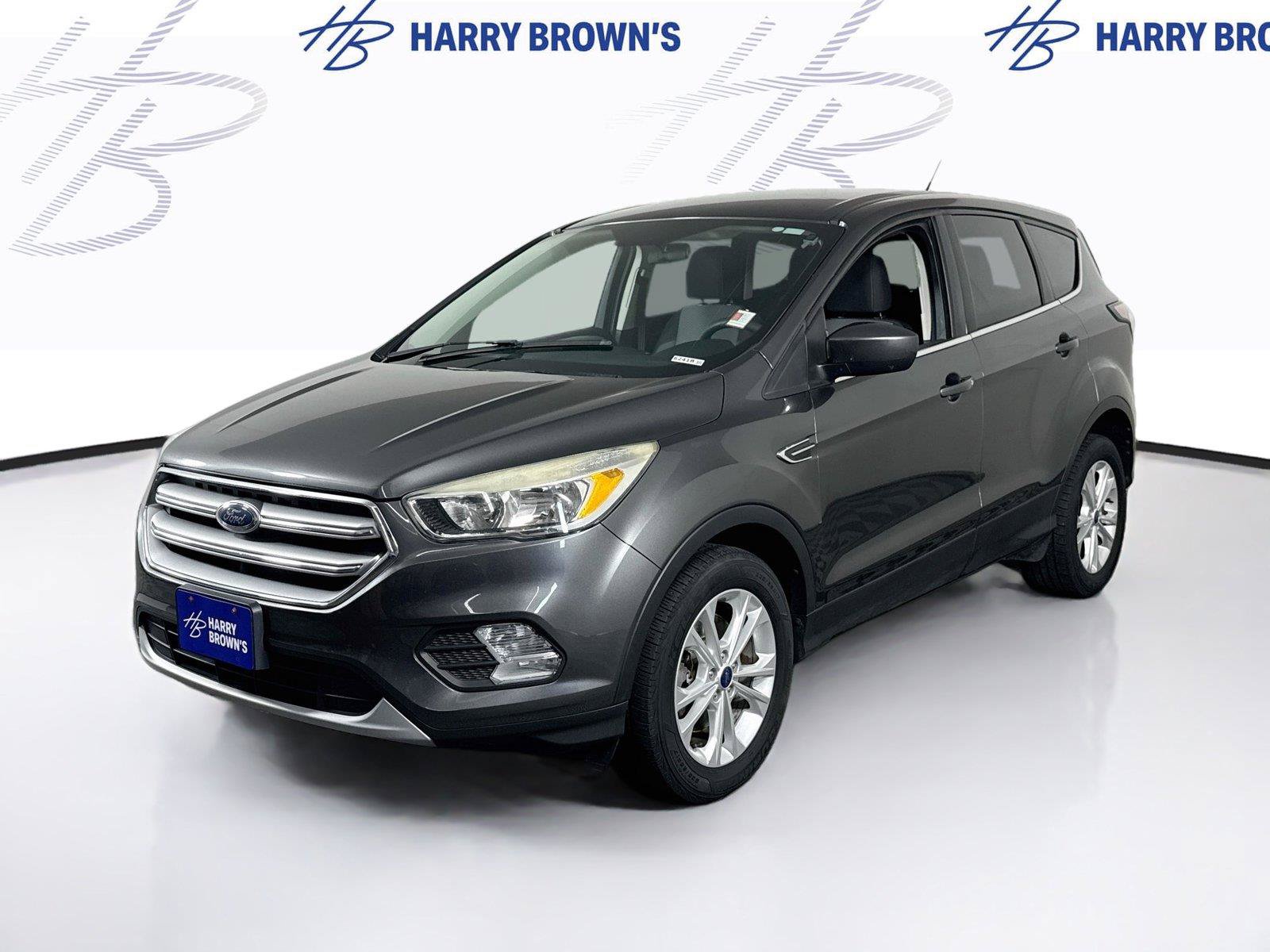Used 2017 Ford Escape SE w/ SE Cold Weather Package AWD/4WD image 1