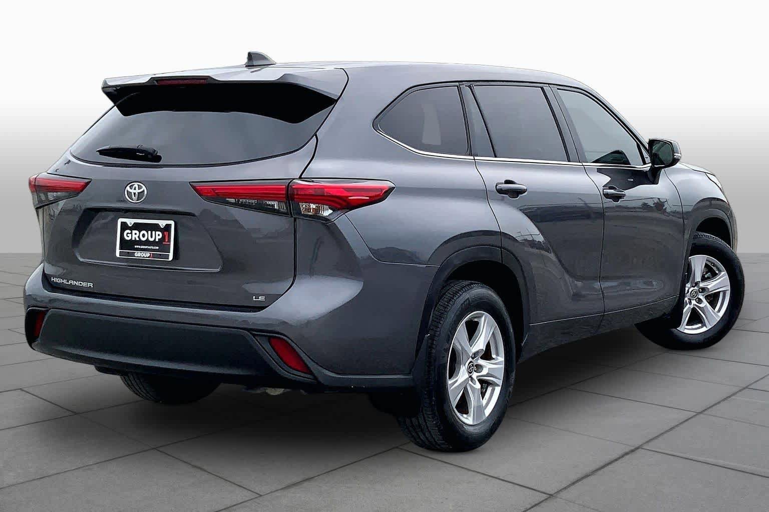Used 2022 Toyota Highlander LE FWD image 13