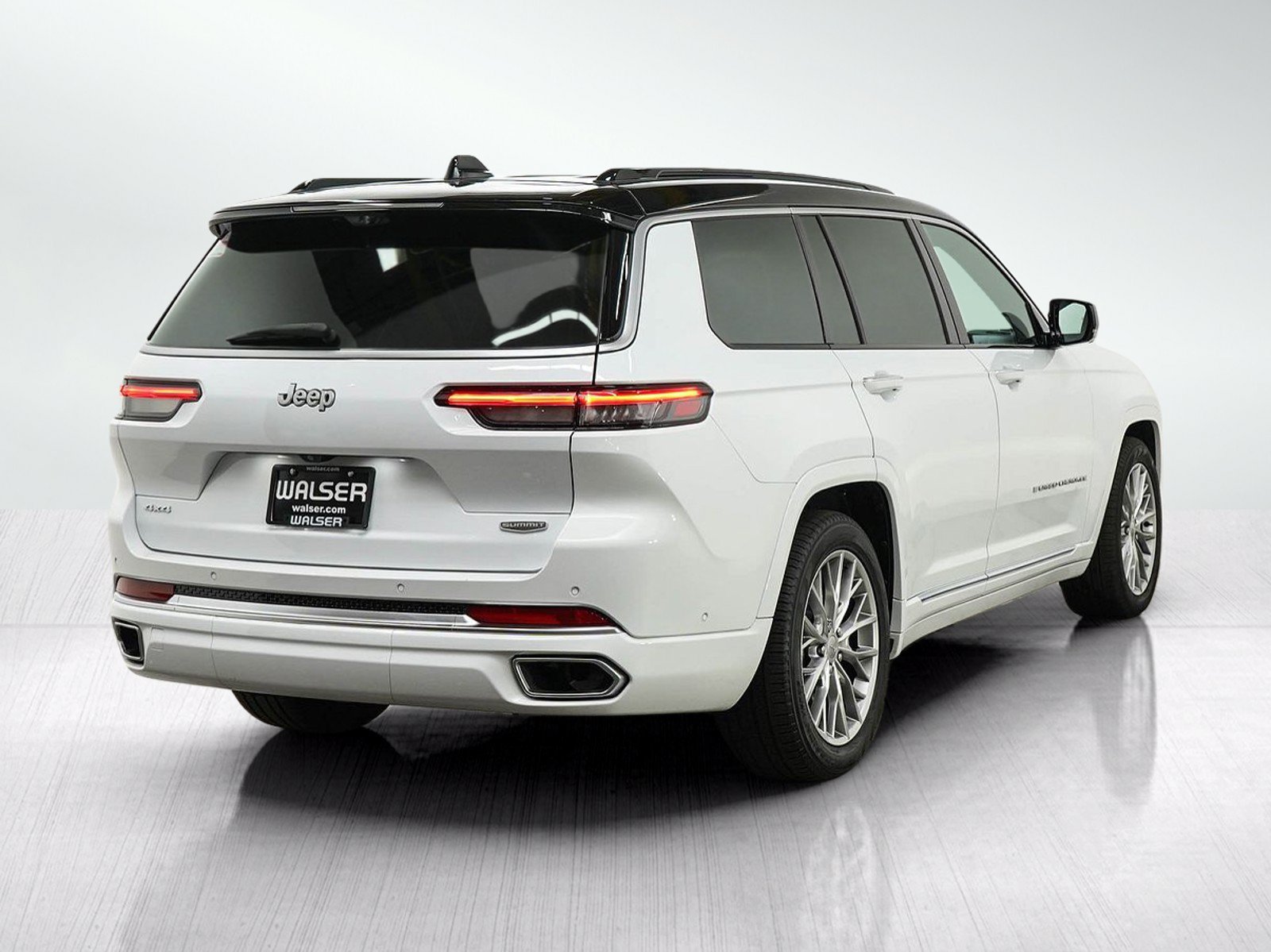 Used 2024 Jeep Grand Cherokee L Summit w/ Advanced Protech Group IV AWD/4WD image 5