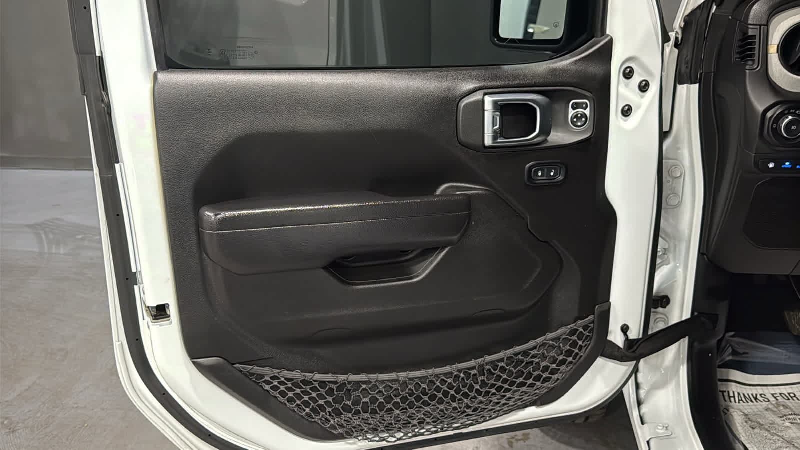 Certified 2024 Jeep Wrangler Unlimited w/ Convenience Group AWD/4WD image 9