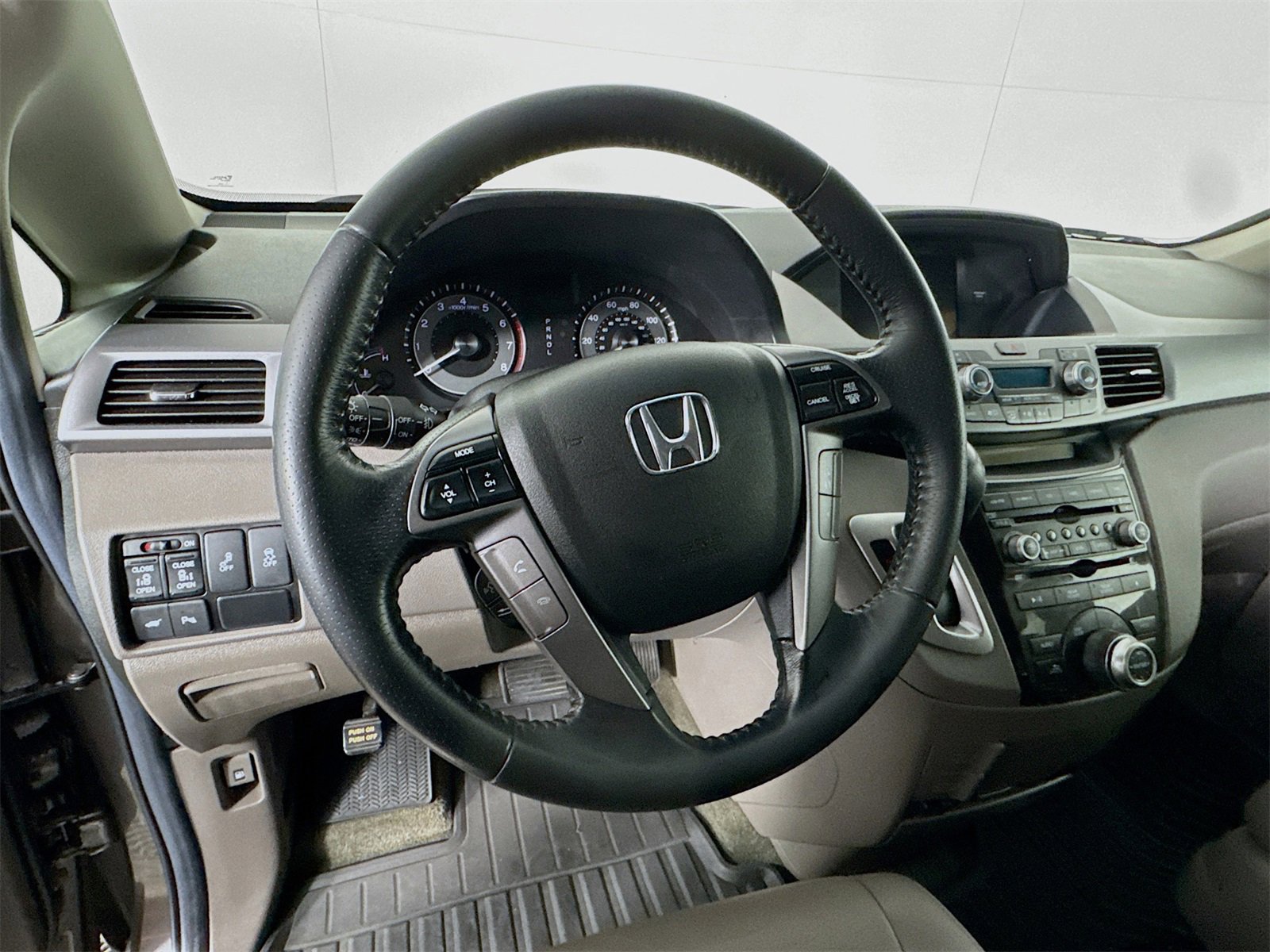Used 2012 Honda Odyssey Touring Elite image 9