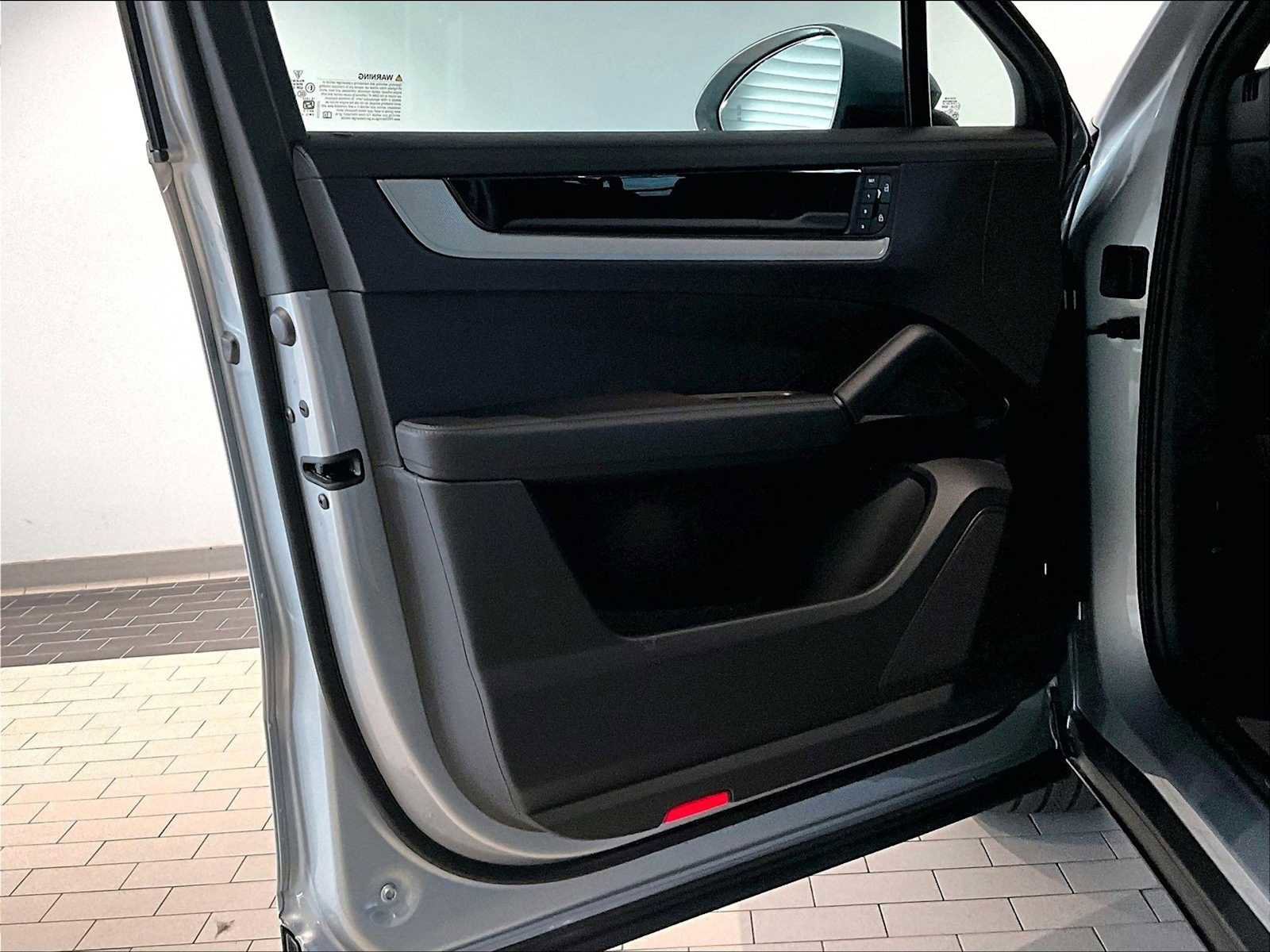 New 2026 Porsche Cayenne Coupe image 24