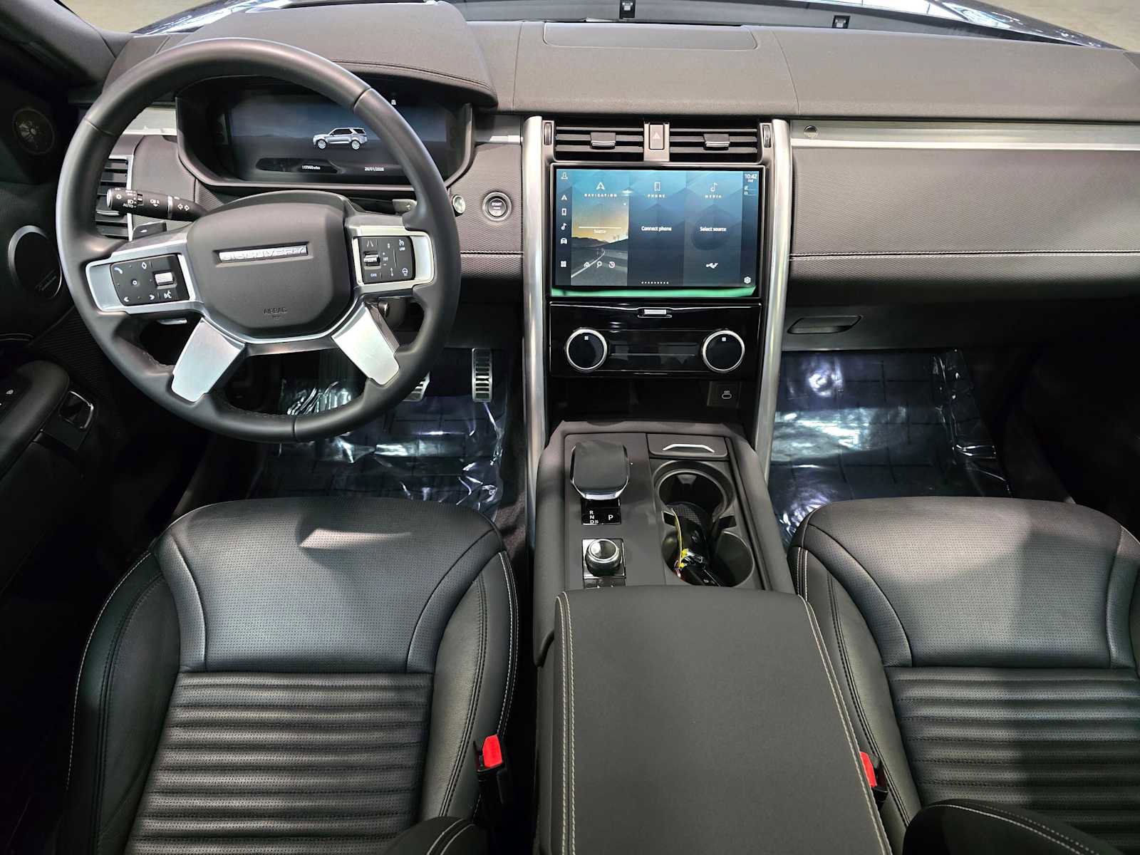 Used 2024 Land Rover Discovery Dynamic SE image 9