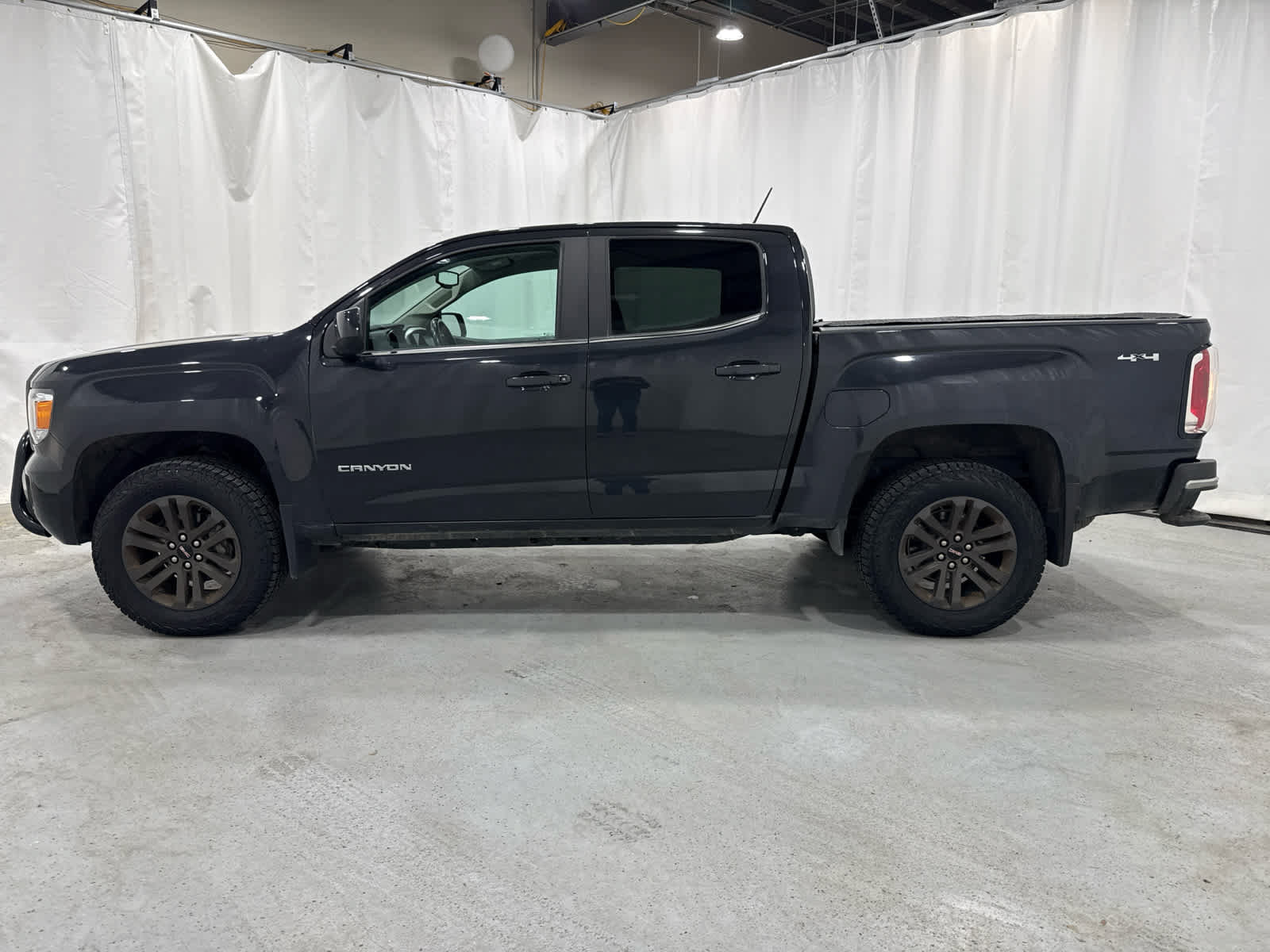 Certified 2020 GMC Canyon SLE w/ Elevation Edition AWD/4WD image 2