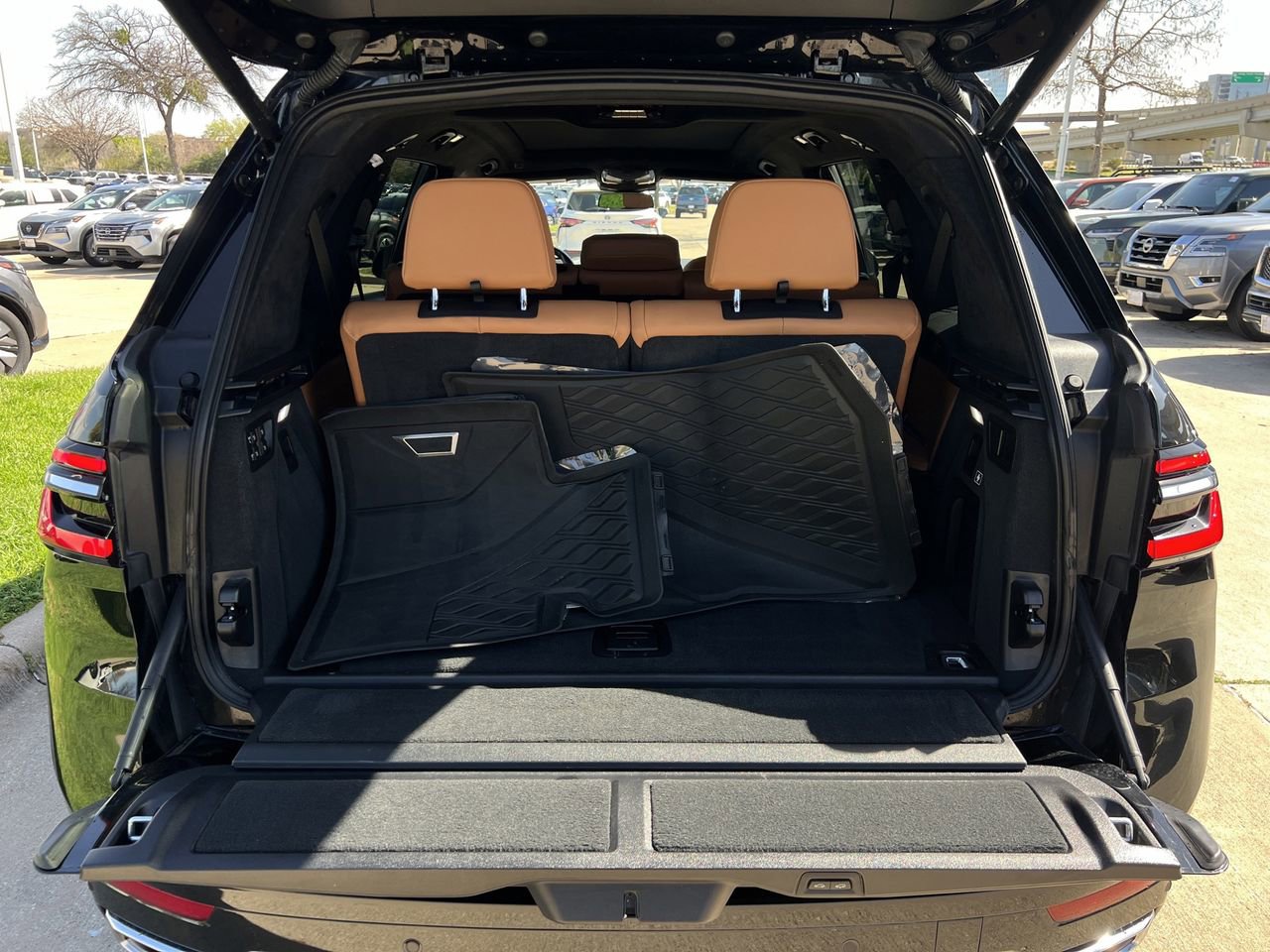 Used 2023 BMW X7 xDrive40i w/ Executive Package image 29