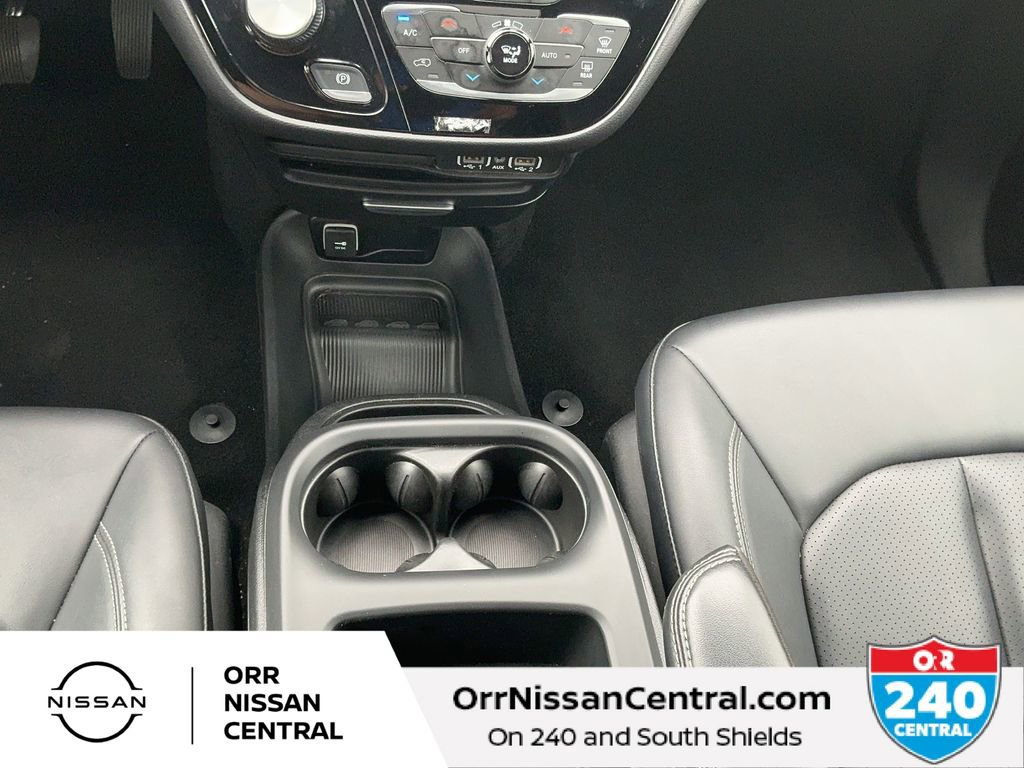 Used 2025 Chrysler Pacifica Select image 10