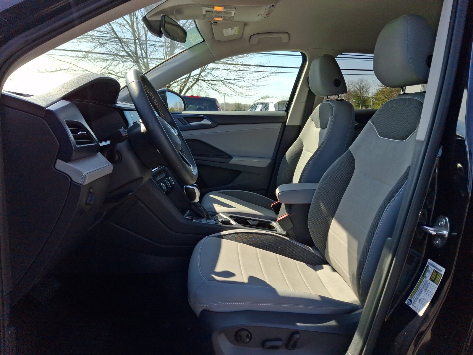 Certified 2024 Volkswagen Taos SE AWD/4WD image 14