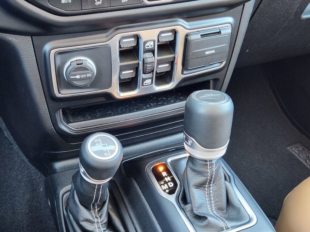 Used 2022 Jeep Gladiator Overland w/ Popular Equipment Package AWD/4WD image 20