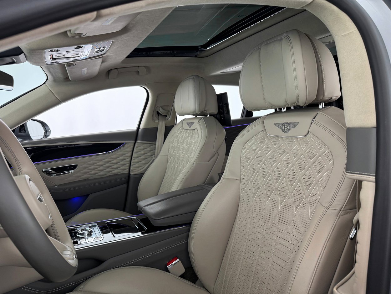 Used 2023 Bentley Flying Spur Azure image 19