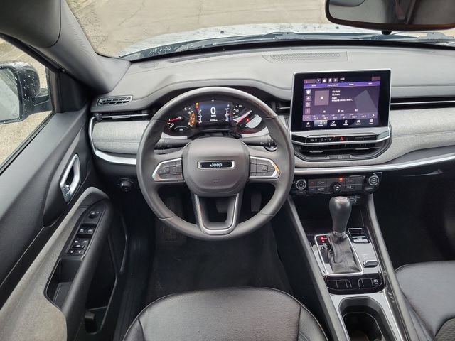 Used 2024 Jeep Compass Latitude w/ Altitude Special Edition AWD/4WD image 27