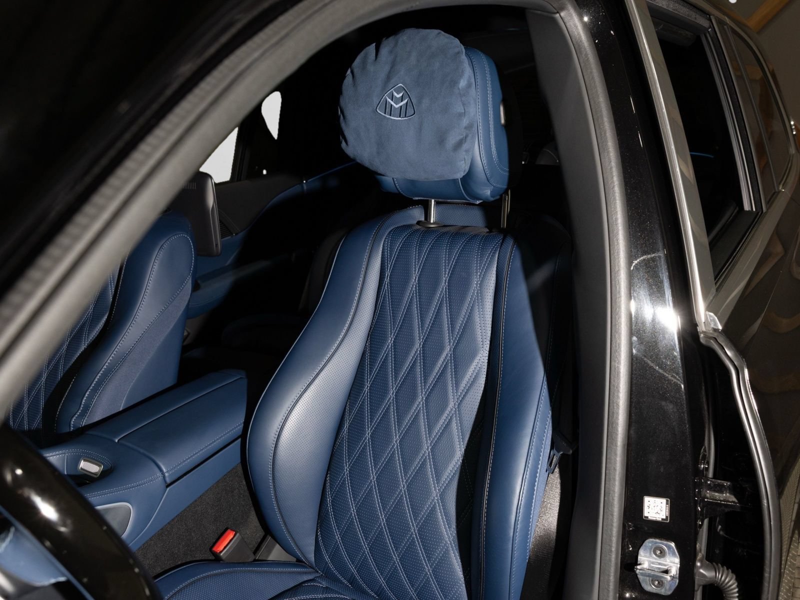Used 2025 Mercedes-Benz Maybach GLS 600 4MATIC image 53
