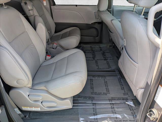 Used 2017 Toyota Sienna XLE FWD image 19