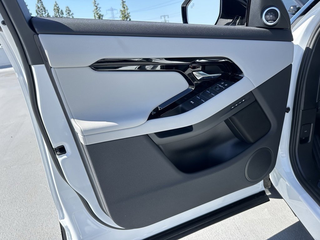 Used 2024 Land Rover Range Rover Evoque Dynamic SE image 10