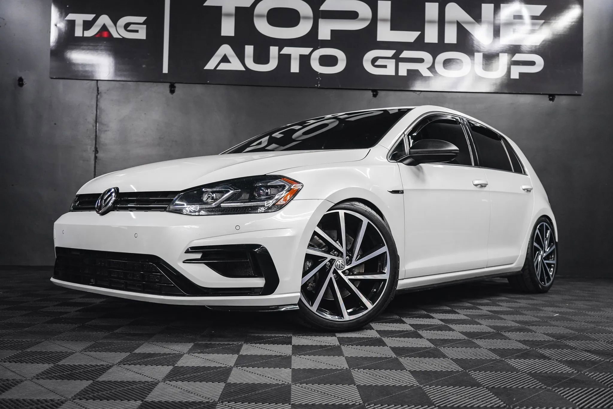 Used 2019 Volkswagen Golf 4-Door image 2