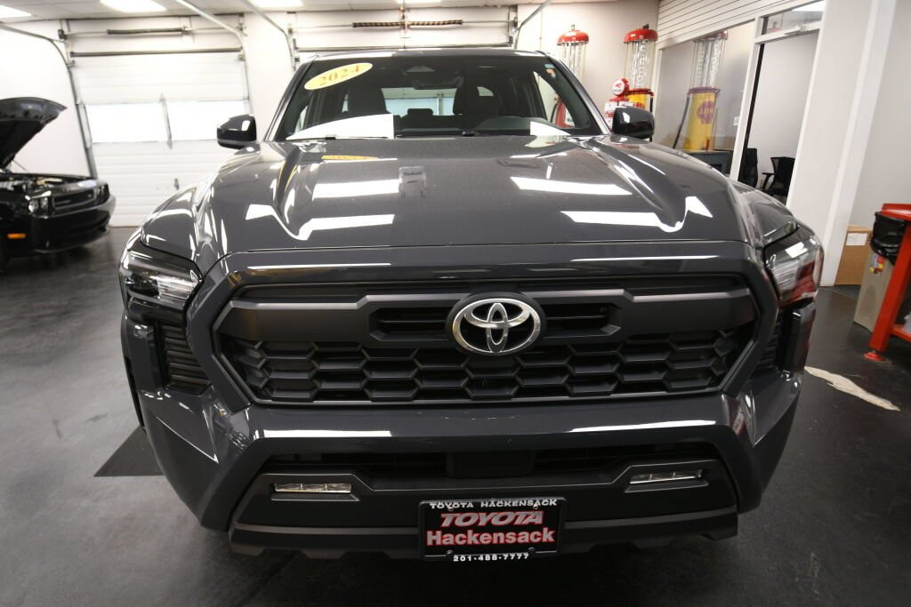 Used 2024 Toyota Tacoma TRD Off-Road AWD/4WD image 10
