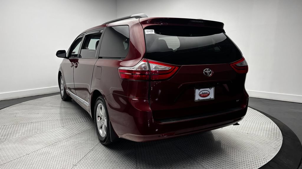 Used 2015 Toyota Sienna LE FWD image 29