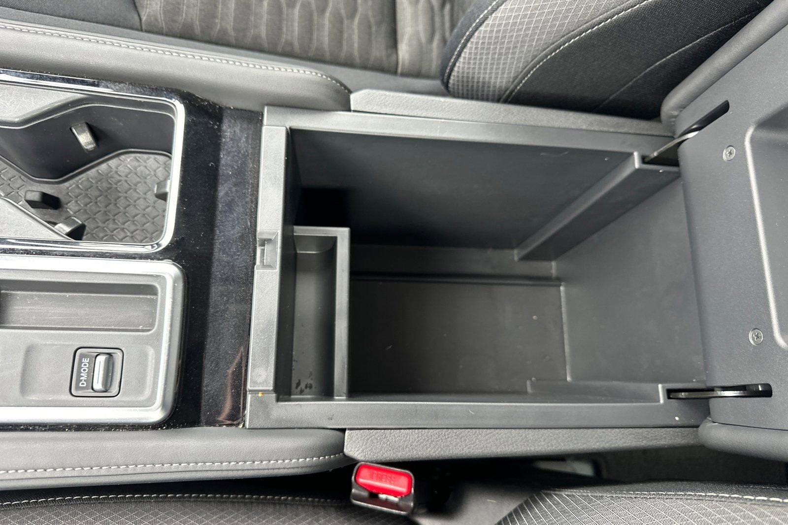 Certified 2025 Nissan Pathfinder SV image 33