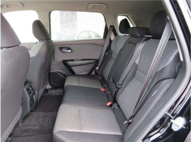 Used 2023 Nissan Rogue SV FWD image 4