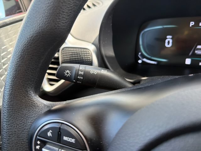 Used 2025 Kia Soul LX w/ LX Technology Package FWD image 16