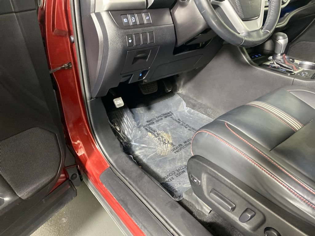 Used 2019 Toyota Highlander SE AWD/4WD image 26